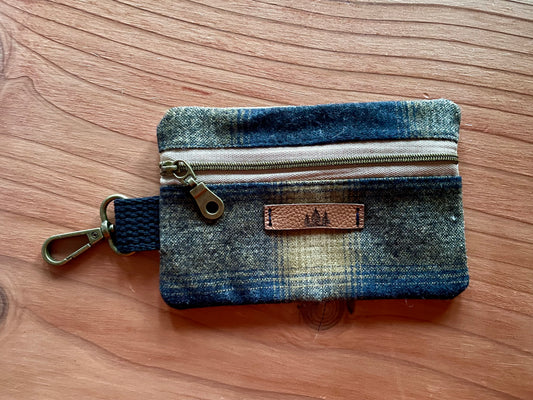 Flat zipper pouch