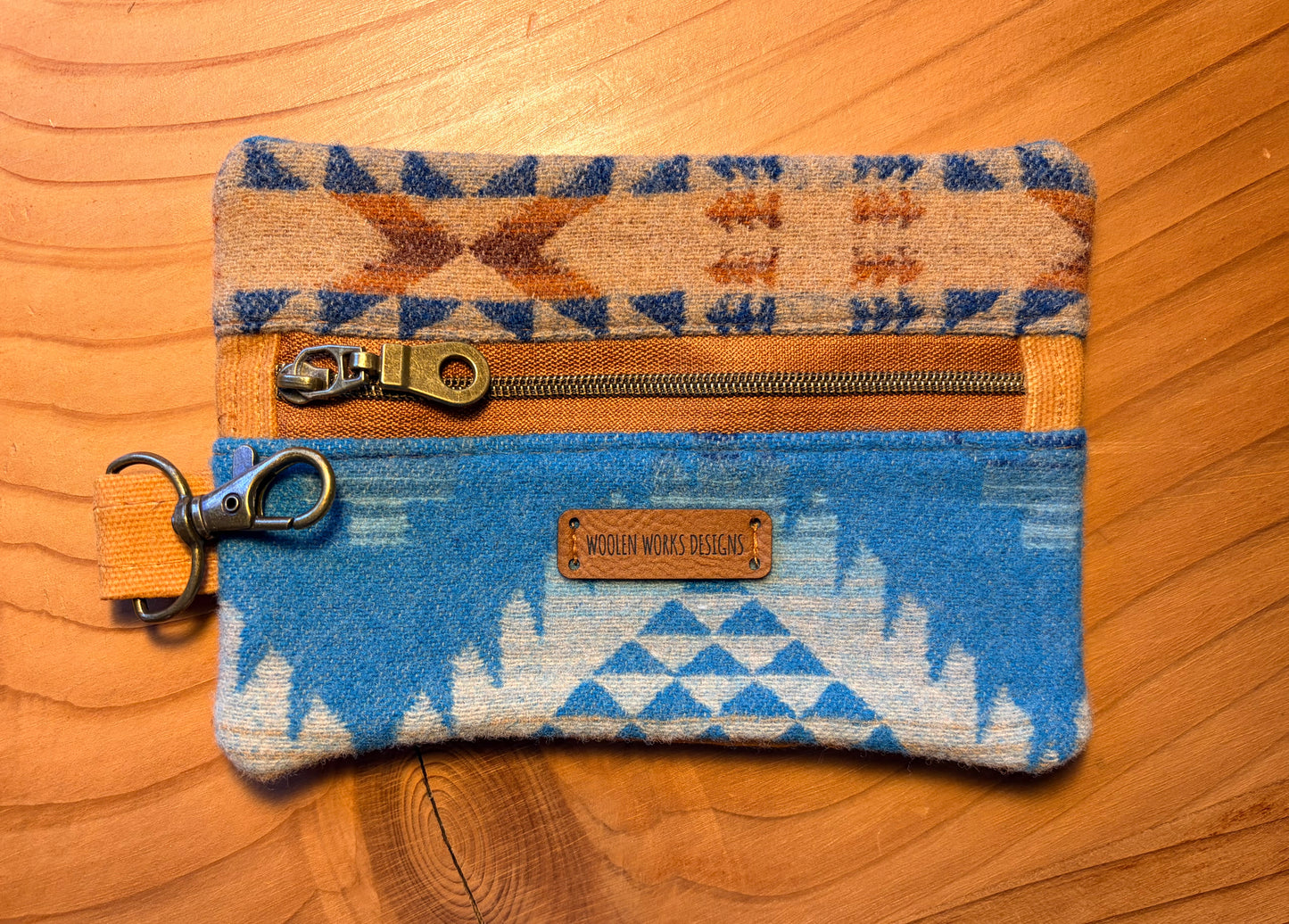 Flat zipper pouch