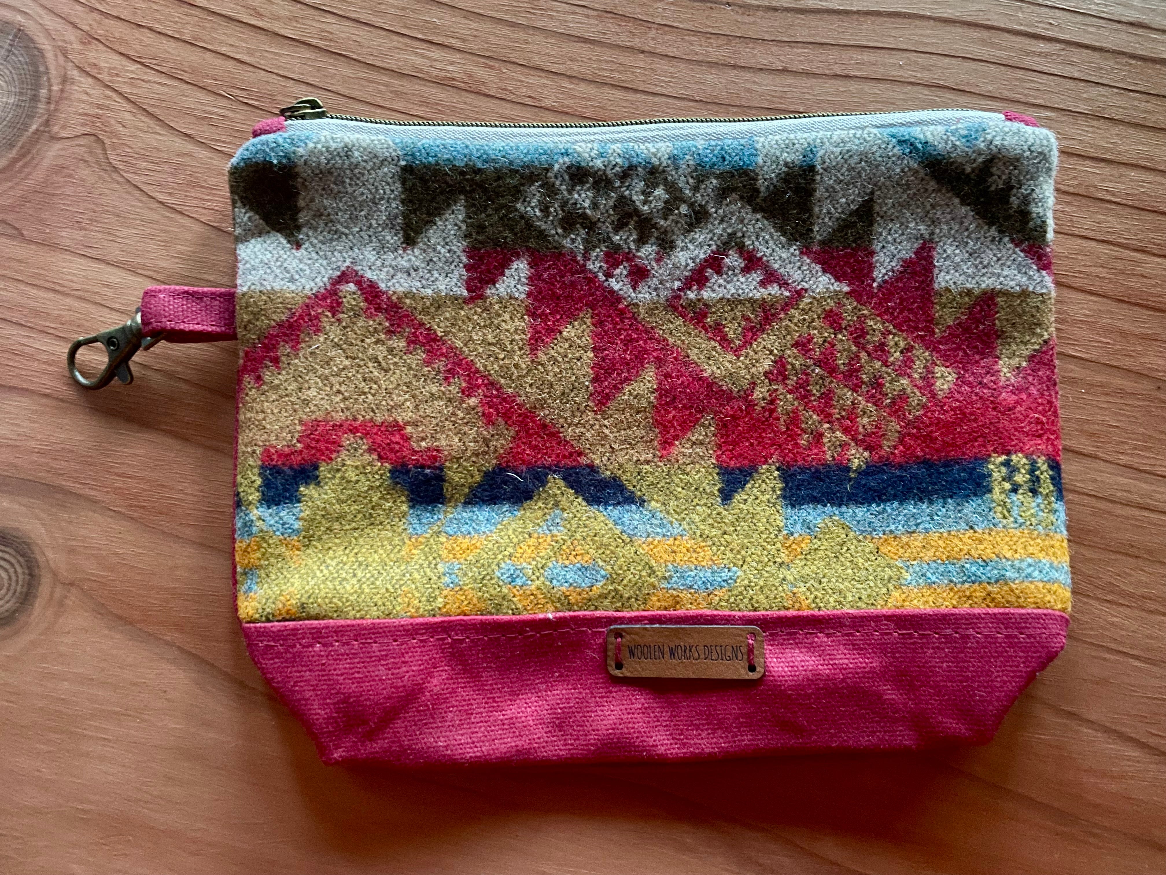 Small explorer pouch – Woolenworksdesigns